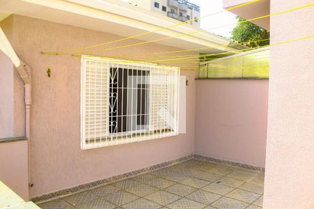 Casa para alugar com 180m², 3 quartos e 2 vagasSacada dos fundos