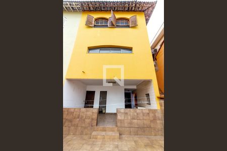 Casa à venda com 200m², 4 quartos e 2 vagasFachada Traseira da Casa