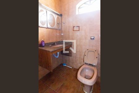 Casa à venda com 200m², 4 quartos e 2 vagasBanheiro 