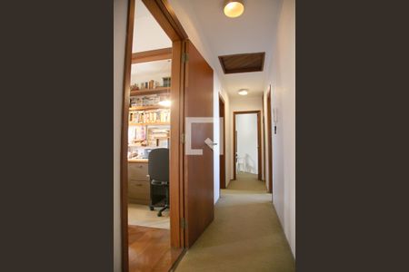 Casa à venda com 267m², 4 quartos e 2 vagasCorredor - Quartos