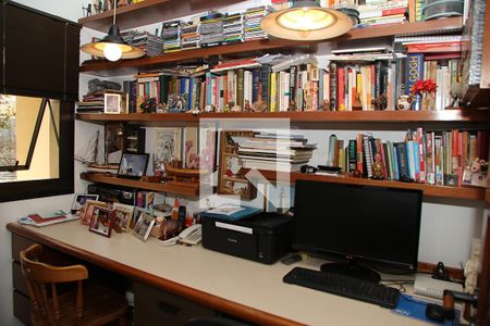 Casa à venda com 267m², 4 quartos e 2 vagasEscritório