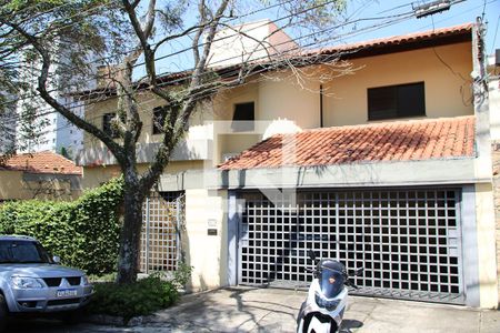 Casa à venda com 267m², 4 quartos e 2 vagasFachada