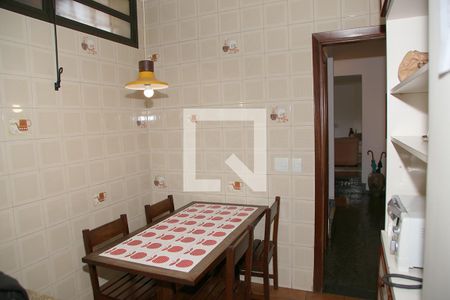 Casa à venda com 267m², 4 quartos e 2 vagasCozinha