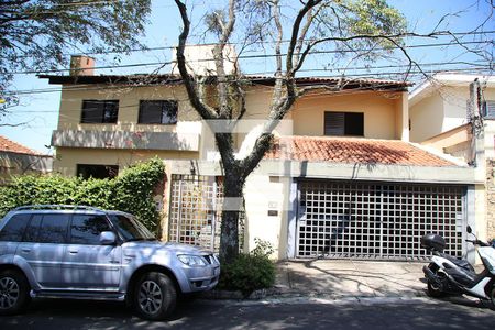 Casa à venda com 267m², 4 quartos e 2 vagasFachada
