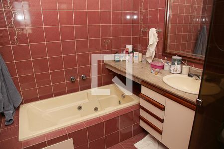 Casa à venda com 267m², 4 quartos e 2 vagasBanheiro da Suíte