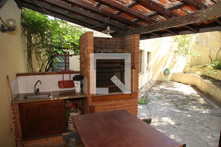 Casa à venda com 267m², 4 quartos e 2 vagasÁrea - Churrasqueira