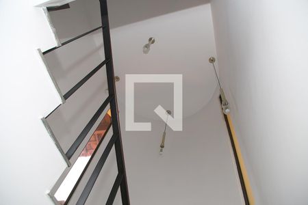 Casa à venda com 267m², 4 quartos e 2 vagasEscada Acesso Quartos