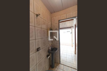 Casa de condomínio à venda com 285m², 4 quartos e 5 vagasBanheiro de Serviço