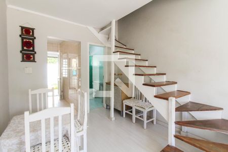 Sala de casa de condomínio para alugar com 2 quartos, 88m² em Rio Branco, Canoas