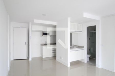 Sala/Quarto de apartamento para alugar com 1 quarto, 45m² em Freguesia de Jacarepaguá, Rio de Janeiro