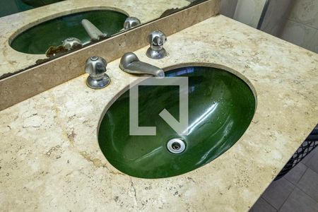 Apartamento à venda com 234m², 3 quartos e 1 vaga Apartamento à venda com 234m², 3 quartos e 1 vagaSuíte - Banheiro