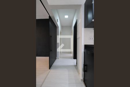 Corredor de apartamento para alugar com 2 quartos, 90m² em Cambui, Campinas