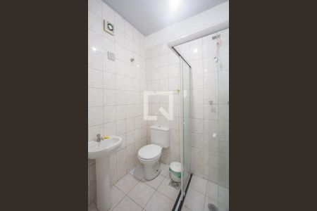 Banheiro de casa de condomínio para alugar com 1 quarto, 52m² em Jardim Casablanca, São Paulo