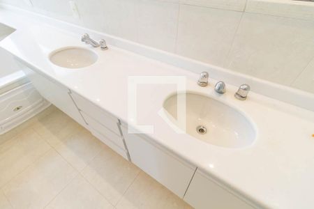 Apartamento à venda com 374m², 4 quartos e 6 vagasBanheiro Suíte 1