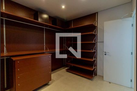 Apartamento à venda com 374m², 4 quartos e 6 vagasCloset  Suíte 1