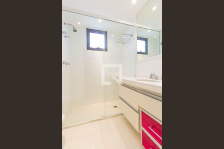 Apartamento à venda com 374m², 4 quartos e 6 vagasBanheiro da Suíte 2