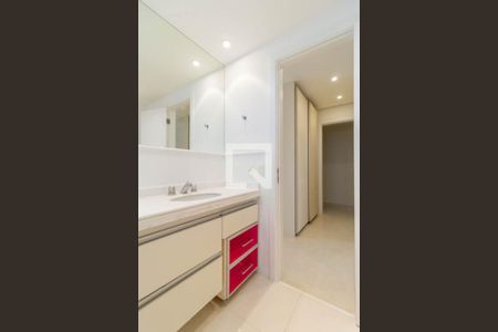 Apartamento à venda com 374m², 4 quartos e 6 vagasBanheiro da Suíte 2