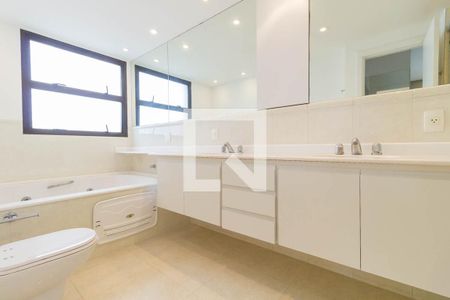 Apartamento à venda com 374m², 4 quartos e 6 vagasBanheiro Suíte 1