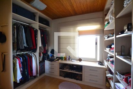 Casa à venda com 287m², 4 quartos e 2 vagasCloset