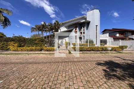 Casa à venda com 287m², 4 quartos e 2 vagasFachada