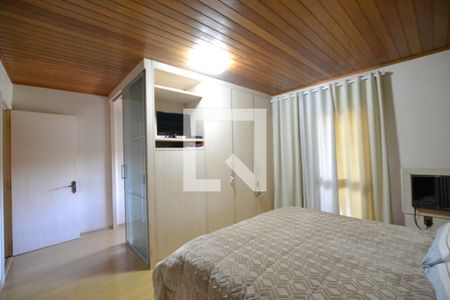 Casa à venda com 287m², 4 quartos e 2 vagasSuíte