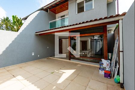 Casa de condomínio à venda com 155m², 3 quartos e 2 vagas Casa de condomínio à venda com 155m², 3 quartos e 2 vagasQuintal