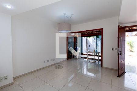 Sala de casa de condomínio à venda com 3 quartos, 155m² em Anil, Rio de Janeiro