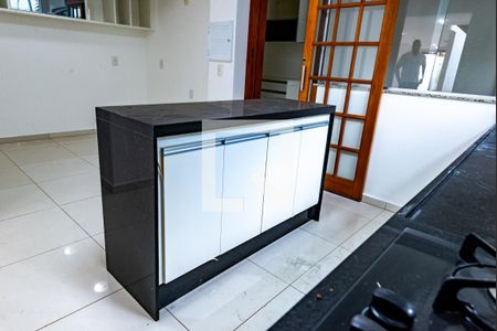 Casa de condomínio à venda com 155m², 3 quartos e 2 vagas Casa de condomínio à venda com 155m², 3 quartos e 2 vagasDetalhe cozinha