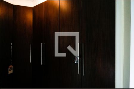 Apartamento à venda com 74m², 2 quartos e 2 vagasSuíte armários