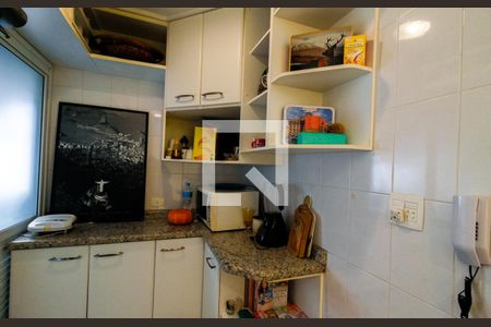 Apartamento à venda com 74m², 2 quartos e 2 vagasCozinha - Armários