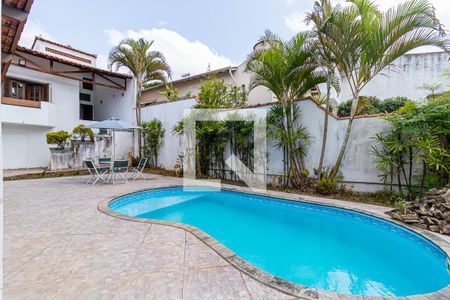 Casa à venda com 460m², 3 quartos e 6 vagas Casa à venda com 460m², 3 quartos e 6 vagasPiscina