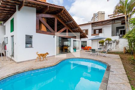 Casa à venda com 460m², 3 quartos e 6 vagas Casa à venda com 460m², 3 quartos e 6 vagasPiscina