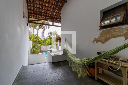 Casa à venda com 460m², 3 quartos e 6 vagas Casa à venda com 460m², 3 quartos e 6 vagasEscada