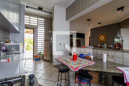 Casa à venda com 460m², 3 quartos e 6 vagas Casa à venda com 460m², 3 quartos e 6 vagasCozinha