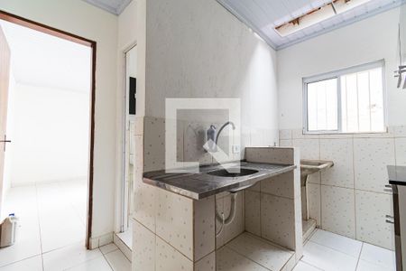 Cozinha de casa para alugar com 1 quarto, 20m² em Vila Babilônia, São Paulo