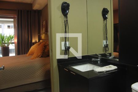 Banheiro de kitnet/studio à venda com 1 quarto, 29m² em República, São Paulo