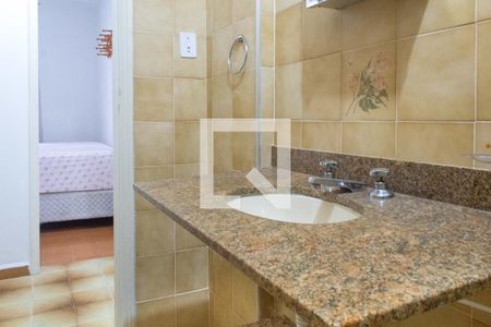 Banheiro Social  de apartamento para alugar com 3 quartos, 92m² em Jardim Santa Genoveva, Guarujá