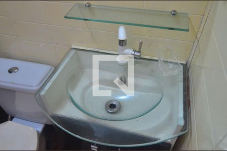 Casa à venda com 60m², 2 quartos e 2 vagasBanheiro