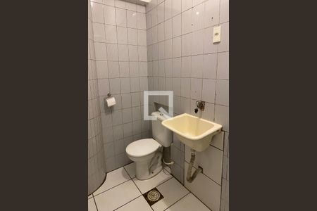 Banheiro de kitnet/studio para alugar com 1 quarto, 27m² em Bela Vista, São Paulo