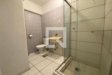 Banheiro de kitnet/studio para alugar com 1 quarto, 27m² em Bela Vista, São Paulo