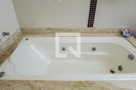 Casa à venda com 242m², 3 quartos e 5 vagasSuíte banheiro