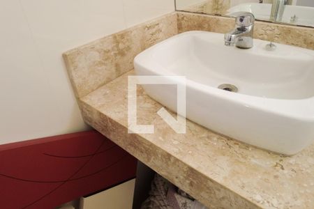 Casa à venda com 242m², 3 quartos e 5 vagasSuíte 2 banheiro