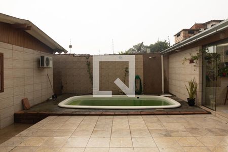 Casa à venda com 140m², 2 quartos e 2 vagas Casa à venda com 140m², 2 quartos e 2 vagasPiscina