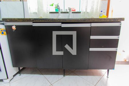 Casa à venda com 80m², 2 quartos e 2 vagasCozinha - Armários