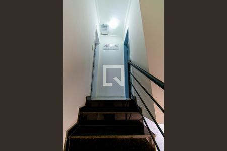 Escada de casa à venda com 2 quartos, 80m² em Vila Antonieta, São Paulo