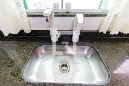 Casa à venda com 80m², 2 quartos e 2 vagasCozinha - Torneira