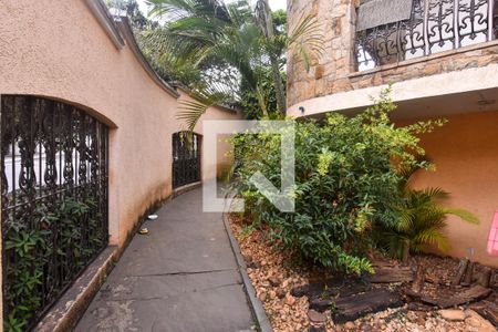 Casa à venda com 660m², 3 quartos e 6 vagasQuintal