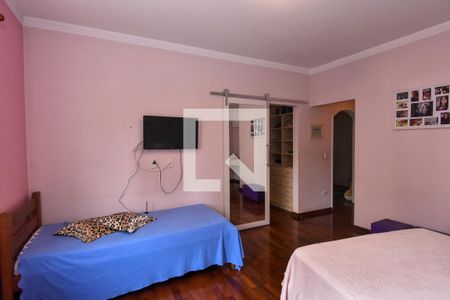 Casa à venda com 660m², 3 quartos e 6 vagasQuarto 2 - Suíte