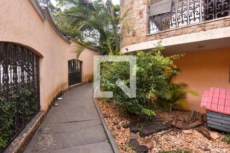 Casa à venda com 660m², 3 quartos e 6 vagasQuintal