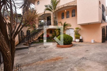 Casa à venda com 660m², 3 quartos e 6 vagasQuintal